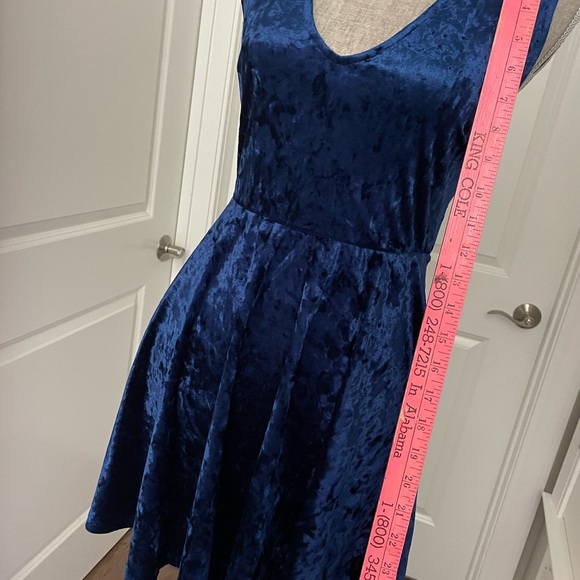 Lulus Blue Velvet Open Cross Back Mini Skater Fit & Flare Cocktail Dress Size M - Picture 5 of 9